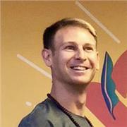 Laureato in scienze politiche con 5 anni di esperienza all estero in inghilterra